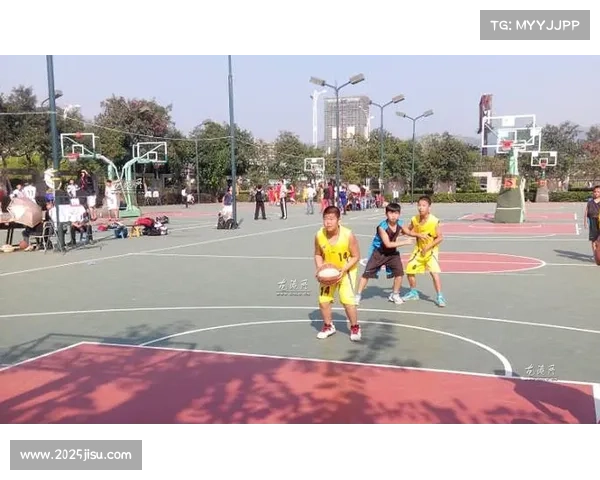 献县龙港公园赛场改造完成,迎全民篮球季