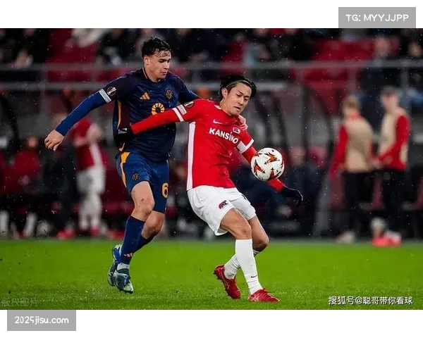 特写：训练结束后，乌迪内斯小将加练五十次禁区左侧射门